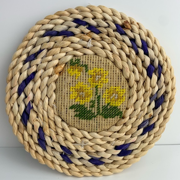 Vintage Set of 4 Woven Trivets w/cross stitch needlepoint center wall art - Picture 4 of 6